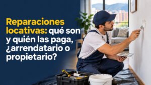 Técnico haciendo una reparación locativa en la pared de un apartamento